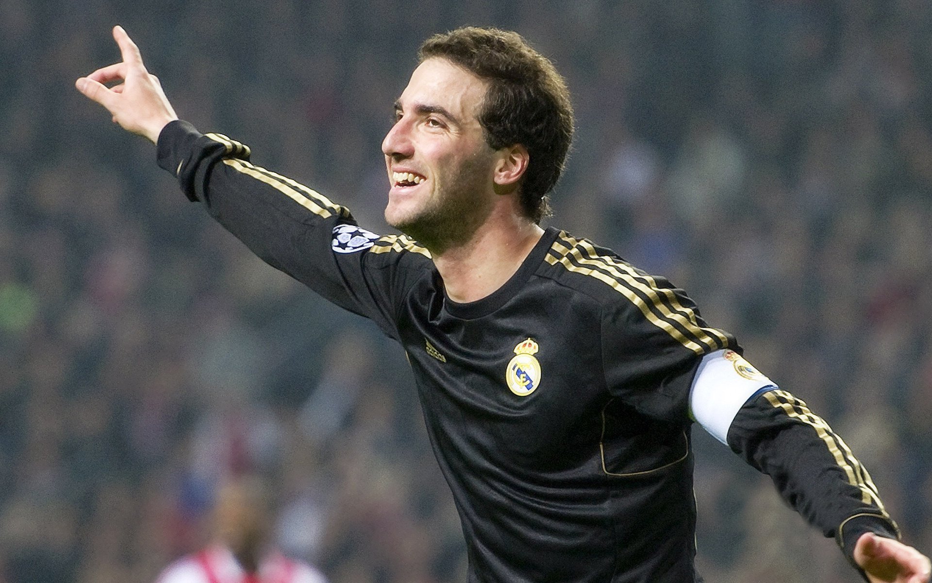 女子接力赛战术得当拔头筹，女子接力赛逆袭